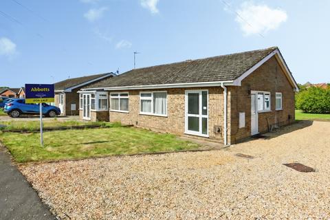 2 bed property, in Goosander Close, £200,000