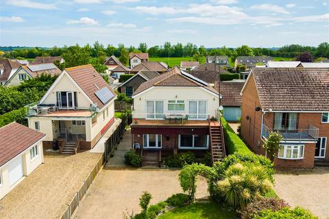 3 bed property, in Sea View Promenade, £660,000