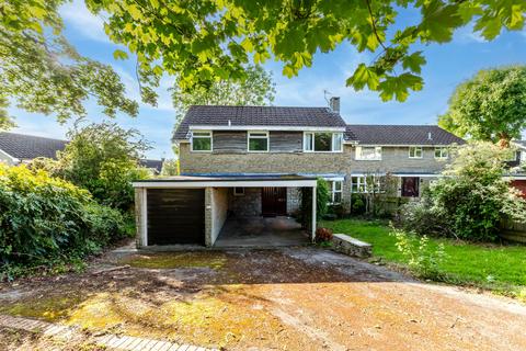 4 bed property, in Uncombe Close, £515,000