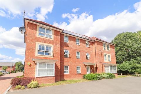 1 bed property, in Tawny Grove, £145,000
