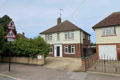 6 bed property, in Beatrice Avenue, £545,000