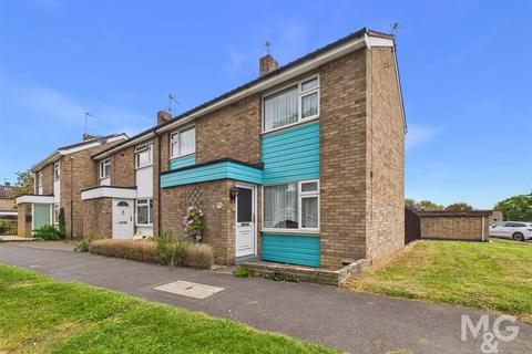 3 bed property, in Mayfield Road, £250,000