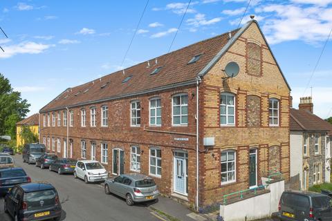 2 bed property, in Albert Grove South, £225,000