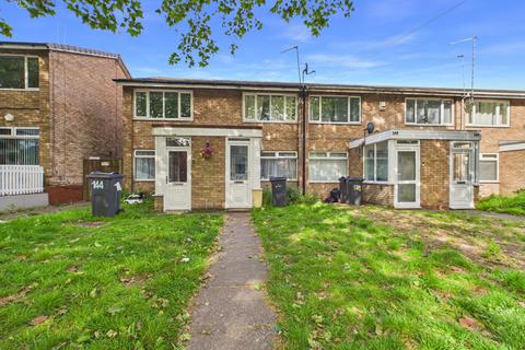 2 bed property, in Holly Lane, £110,000