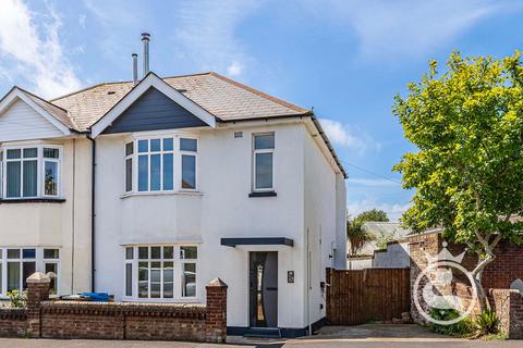 2 bed property, in Sandbanks Road, £400,000