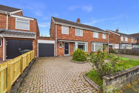 3 bed property, in Arundel Drive, £285,000