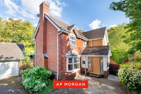 4 bed property, in Brinsley Close, £700,000