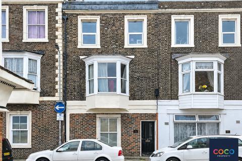 1 bed property, in 50 Park Street, £125,000