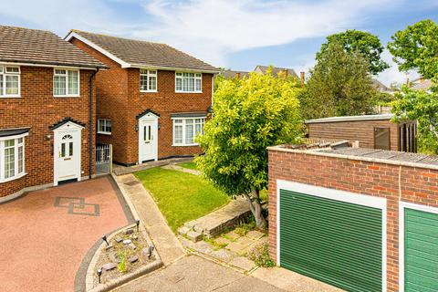 4 bed property, in Chanton Close, £475,000