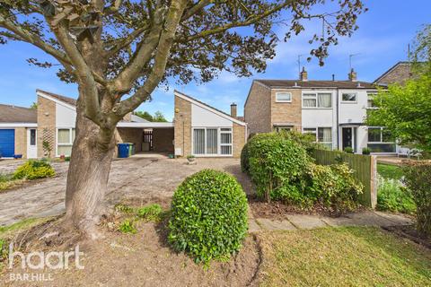 3 bed property, in Long Lane, £350,000