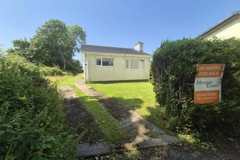 2 bed property, in Tyn Cwrt, £150,000