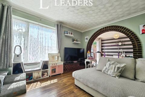 2 bed property, in The Limes, £240,000