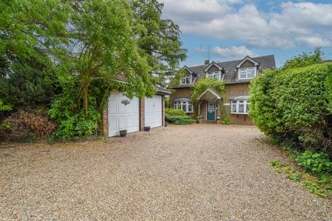 3 bed property, in Frog Street, £785,000