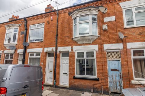 2 bed property, in Mountcastle Road, £175,000