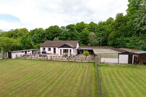 4 bed property, in The Covern, £550,000