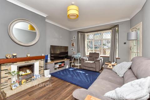 3 bed property, in St. Leonard's Avenue, £275,000