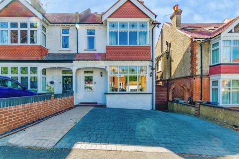 4 bed property, in Mayfield Road, £700,000
