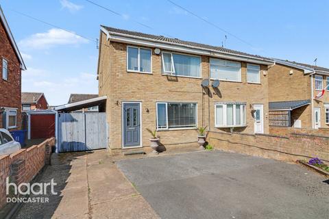 3 bed property, in Melford Drive, £190,000