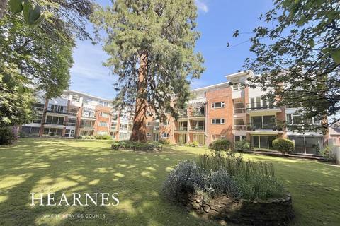 2 bed property, in 1 The Avenue, £300,000