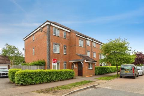 1 bed property, in Sir John Newsom Way, £180,000