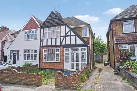 3 bed property, in Glendale Gardens, £480,000