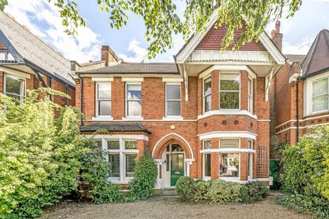 6 bed property, in Gordon Road, £2,115,000