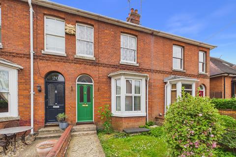 2 bed property, in Queens Road, £325,000
