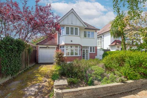 3 bed property, in Mowbray Road, £800,000