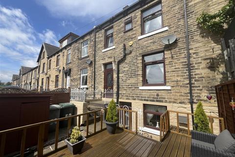 3 bed property, in Second Street, £135,000