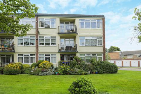 2 bed property, in Lord Warden Avenue, £210,000