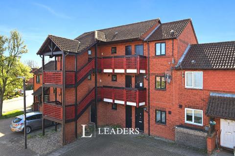 1 bed property, in Buzzacott Lane, £130,000