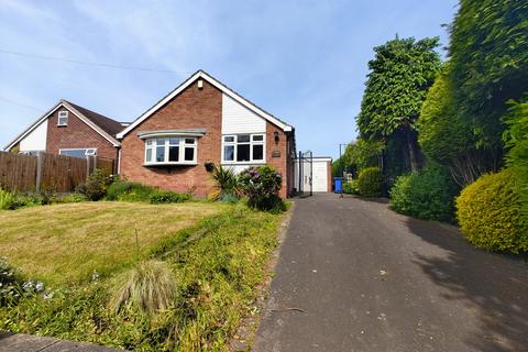 2 bed property, in Cotwall End Road, £325,000