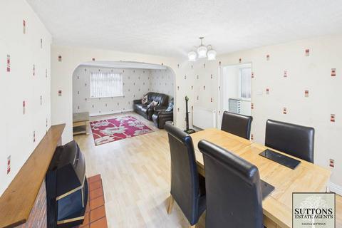 4 bed property, in Woodshires Road, £235,000