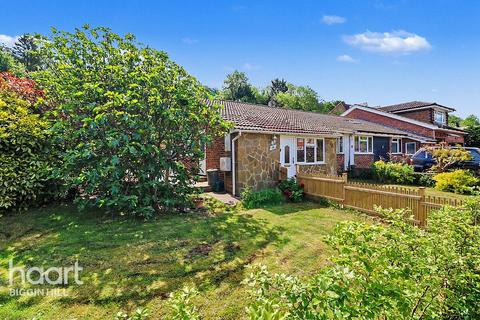 3 bed property, in Alexandra Road, £425,000