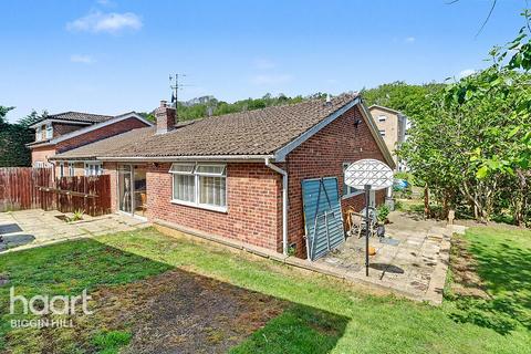 3 bed property, in Alexandra Road, £425,000