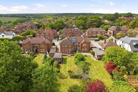 4 bed property, in Abbey Avenue, £900,000