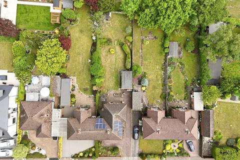 4 bed property, in Abbey Avenue, £950,000