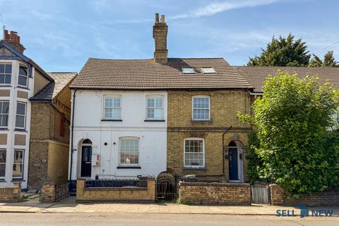 4 bed property, in Ermine Street, £360,000