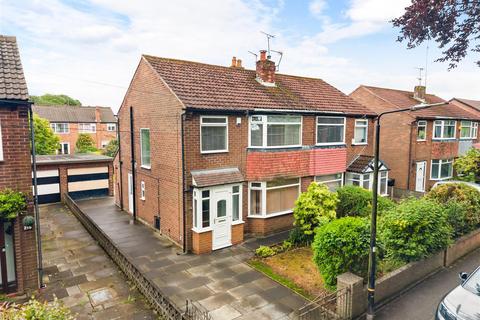 3 bed property, in Manor Avenue, £385,000