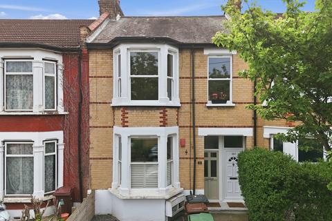 2 bed property, in Tyndall Road, £525,000