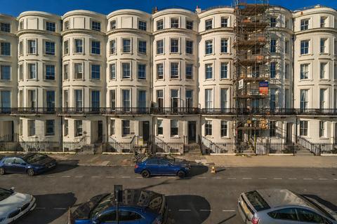 2 bed property, in Percival Terrace, £800,000