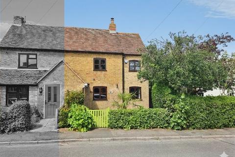 3 bed property, in Silver End Road, £475,000