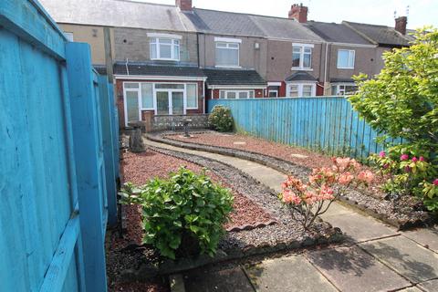 2 bed property, in Third Avenue, £85,000