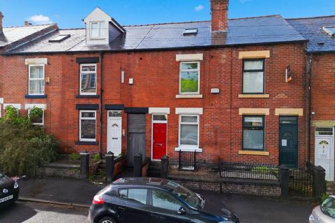 4 bed property, in Pomona Street, £260,000