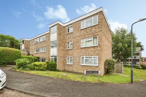 2 bed property, in Alpine Court, £180,000
