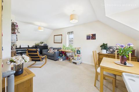 2 bed property, in Tan Yard, £200,000