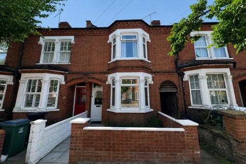 3 bed property, in Bruce Grove, £475,000