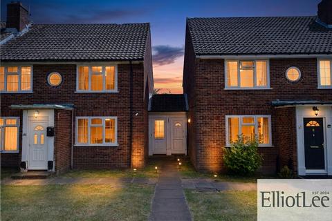 2 bed property, in Elms Lane, £325,000