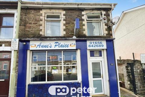 1 bed property, in Ogwy Street, £140,000