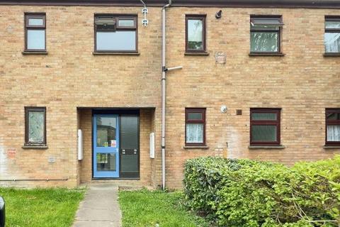 2 bed property, in Dunstalls, £185,000